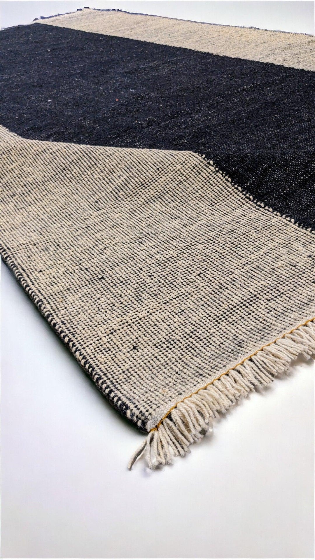 Eidos - Size: 8.2 x 5 - Imam Carpet Co