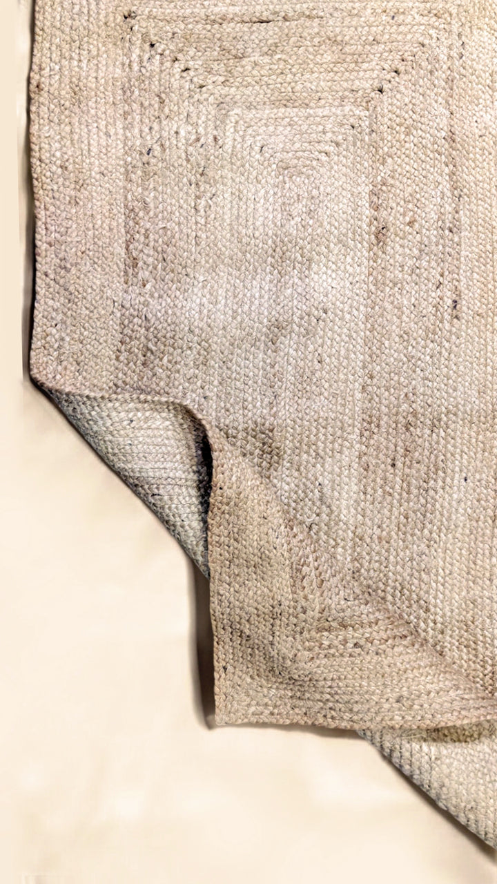 Alvari - Size: 4.8 x 2.6