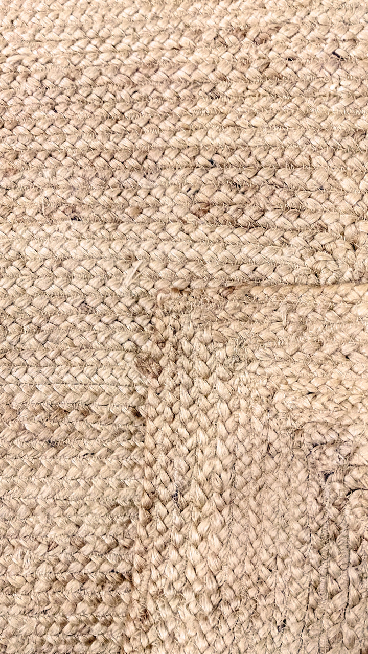 Alvari - Size: 4.8 x 2.6