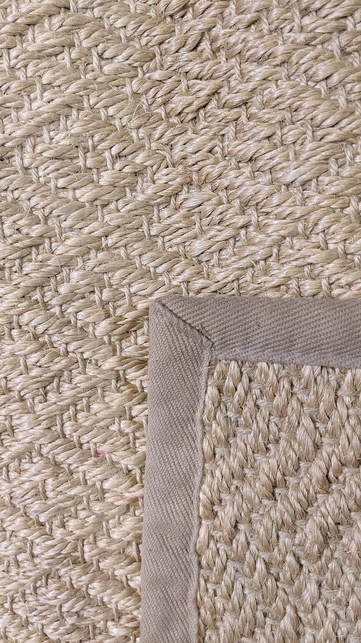 Braided Natural Jute Rug - Size: 4.9 x 2.7