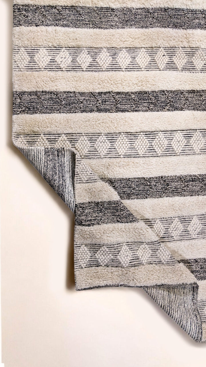 Moroccan Modern Rug - Size: 7.9 x 5.3