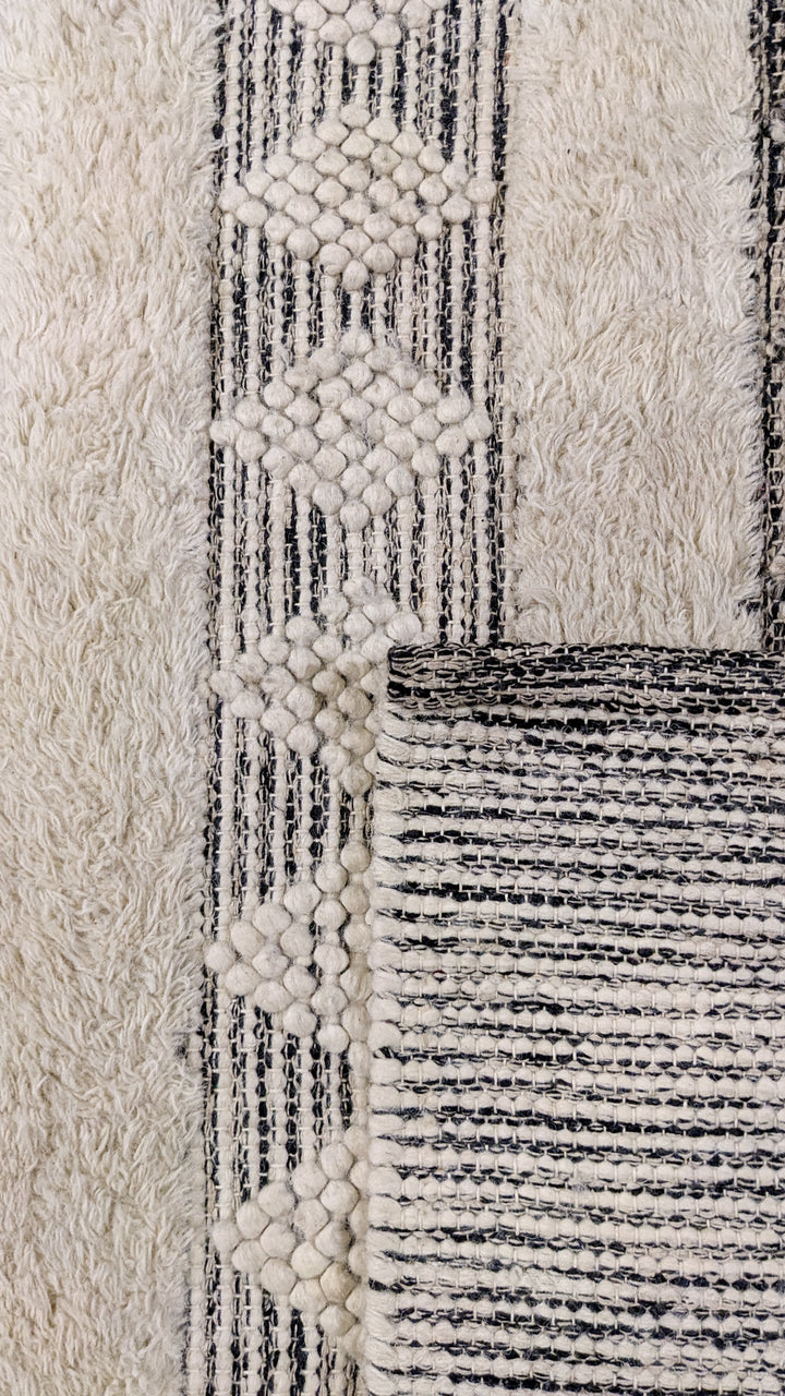 Moroccan Modern Rug - Size: 7.9 x 5.3