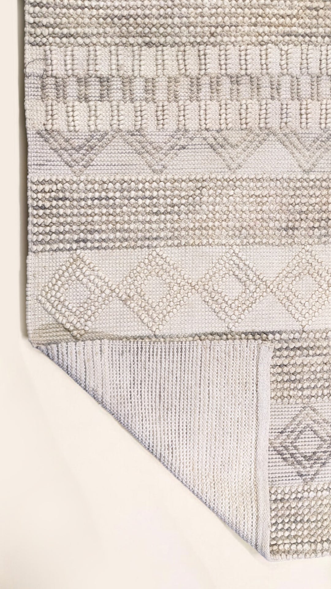 Umbra Modern Textured Wool Rug - Size: 9.7 x 7.6