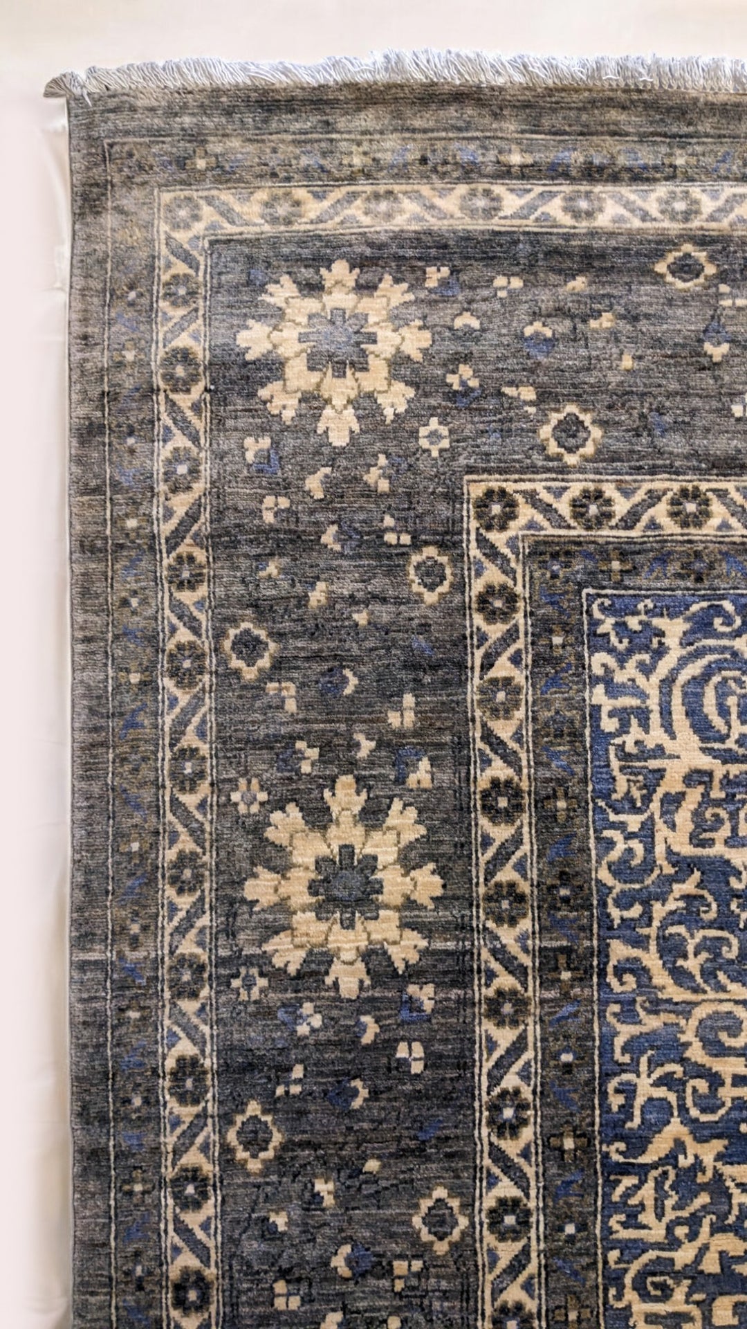 Embeyn Ziegler Silk Wash Rug - Size: 9.1 x 7.9