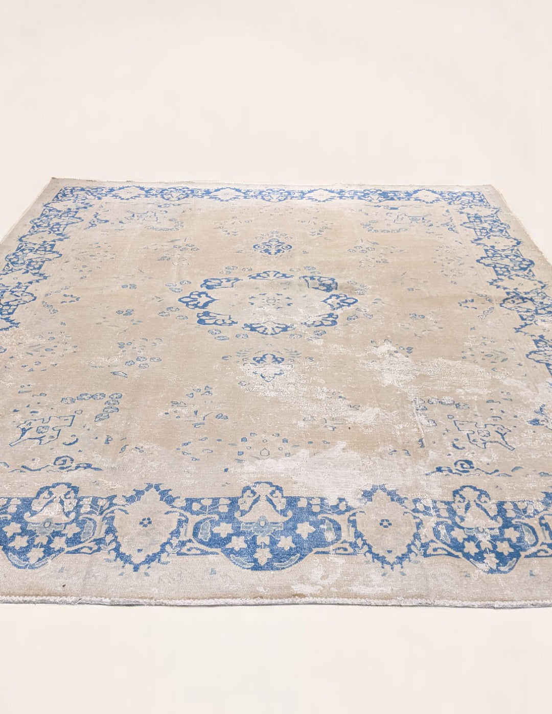 Tasselio - Size: 10.10 x 8