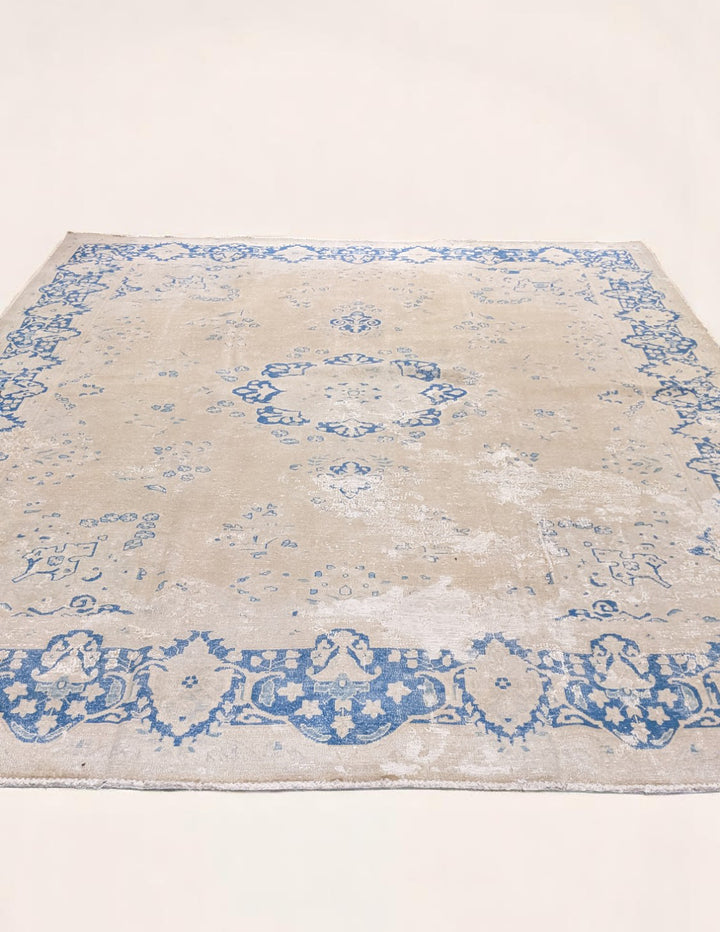 Tasselio - Size: 10.10 x 8