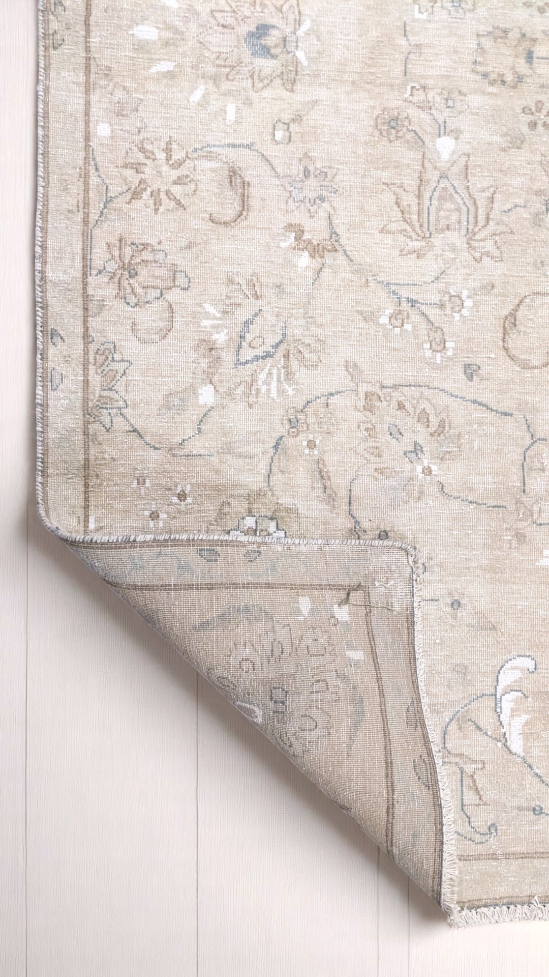 Cavelin - Size: 7.1 x 4.9