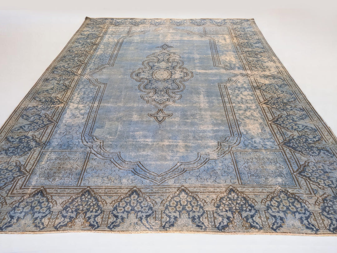 Maelix - Size: 15.4 x 9.7