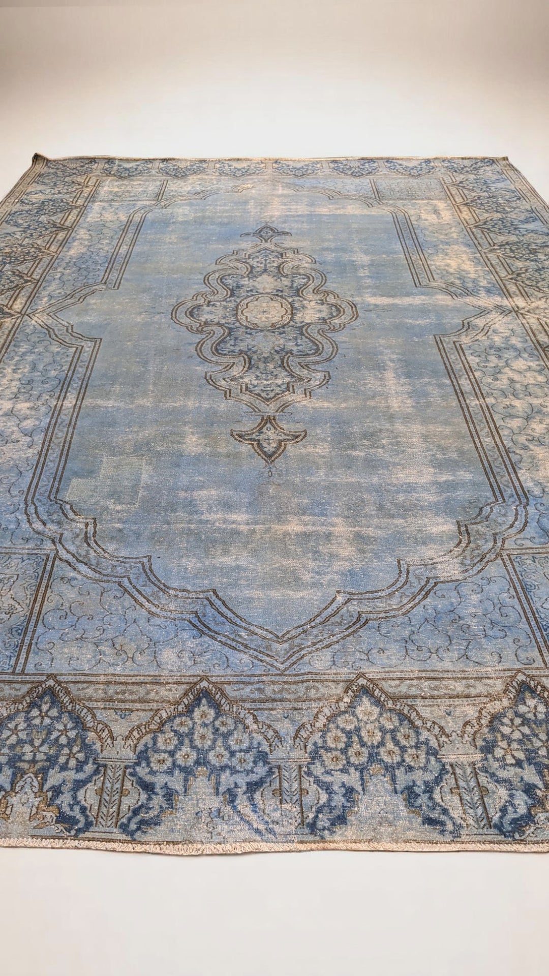 Maelix - Size: 15.4 x 9.7