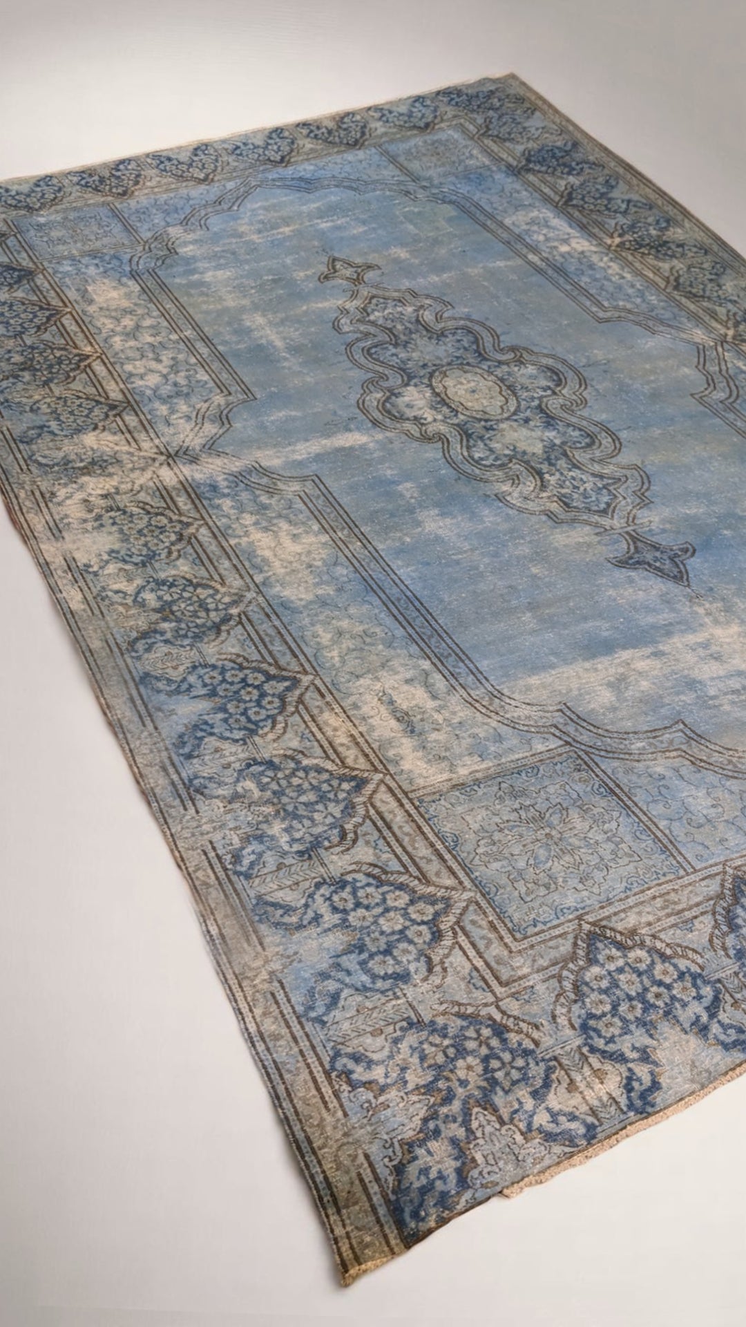 Maelix - Size: 15.4 x 9.7