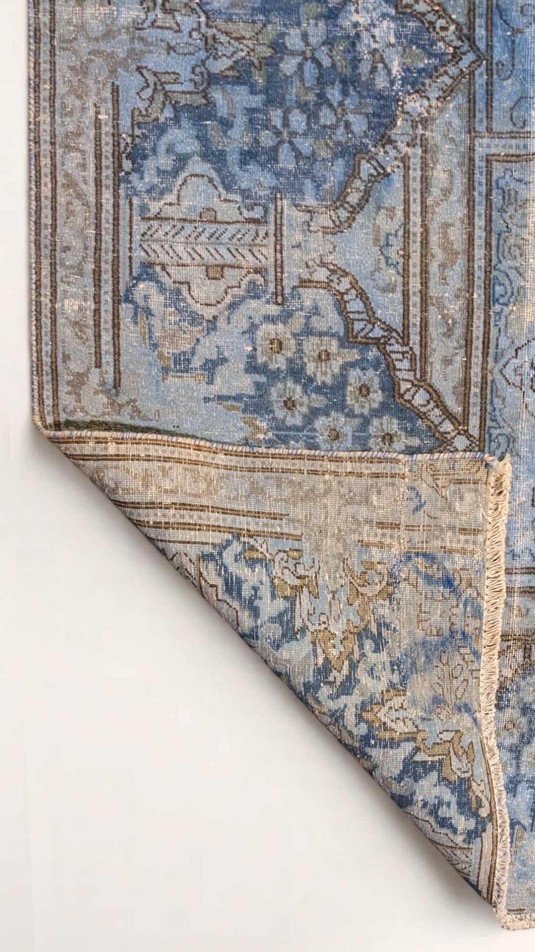 Maelix - Size: 15.4 x 9.7