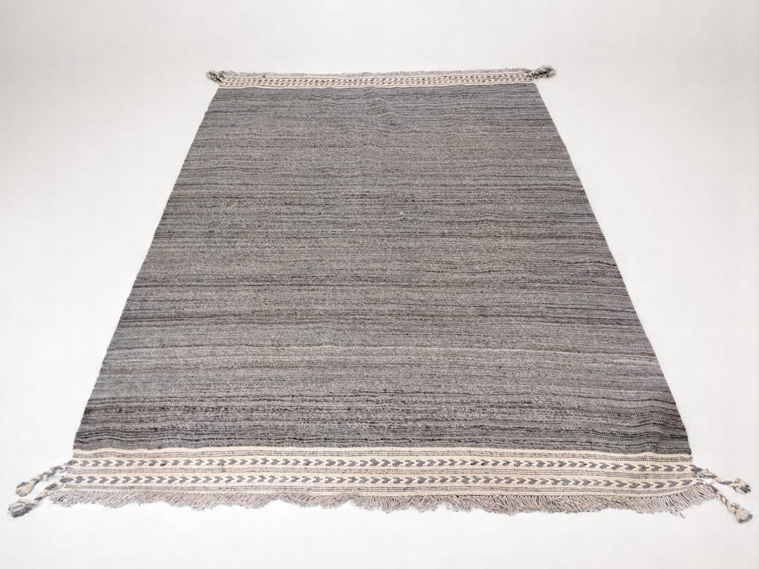 Gobelin Flatweave Rug - Size: 8.11 x 6