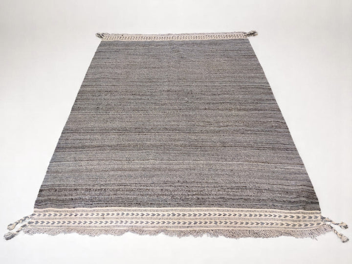 Gobelin Flatweave Rug - Size: 8.11 x 6