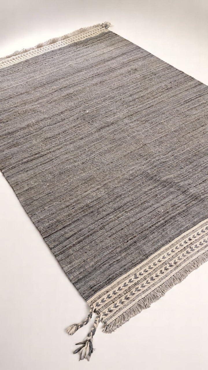 Gobelin Flatweave Rug - Size: 8.11 x 6