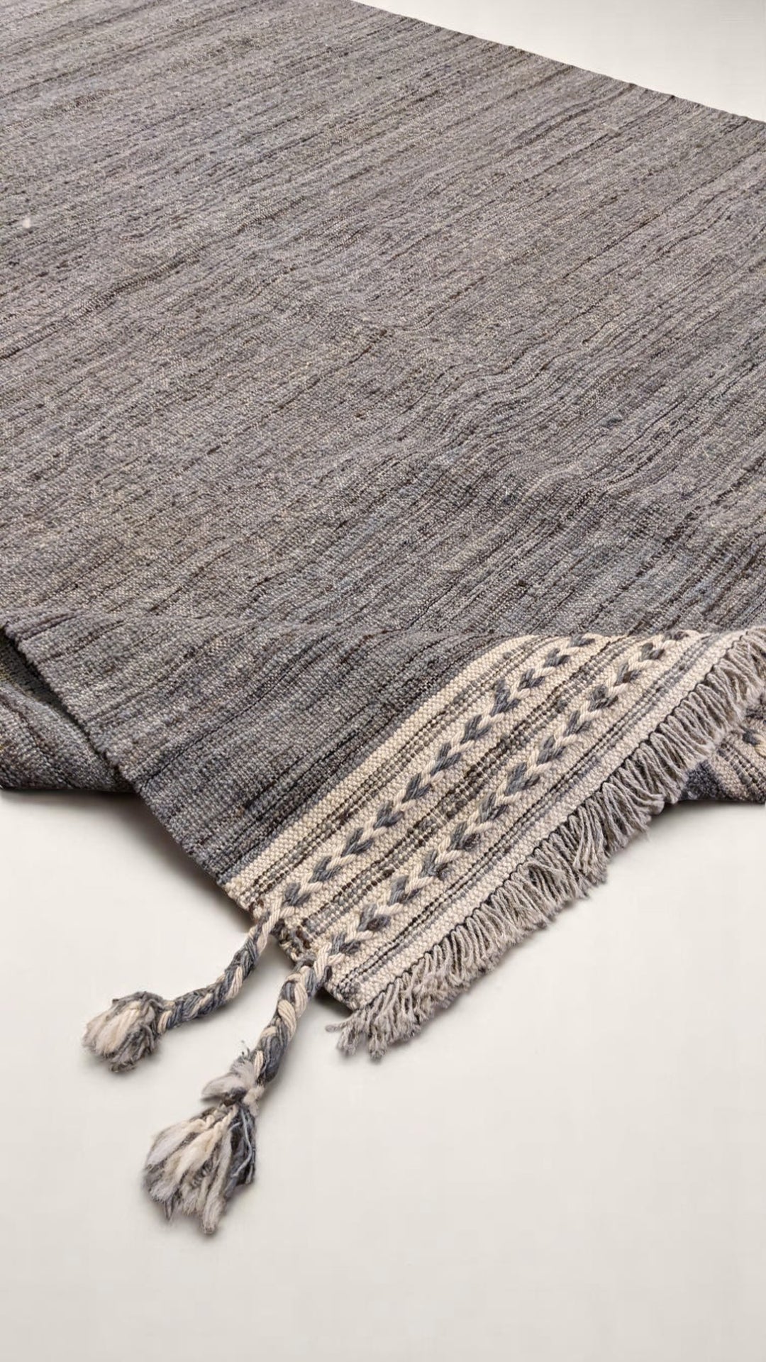 Gobelin Flatweave Rug - Size: 8.11 x 6