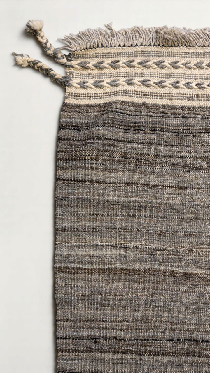 Gobelin Flatweave Rug - Size: 8.11 x 6