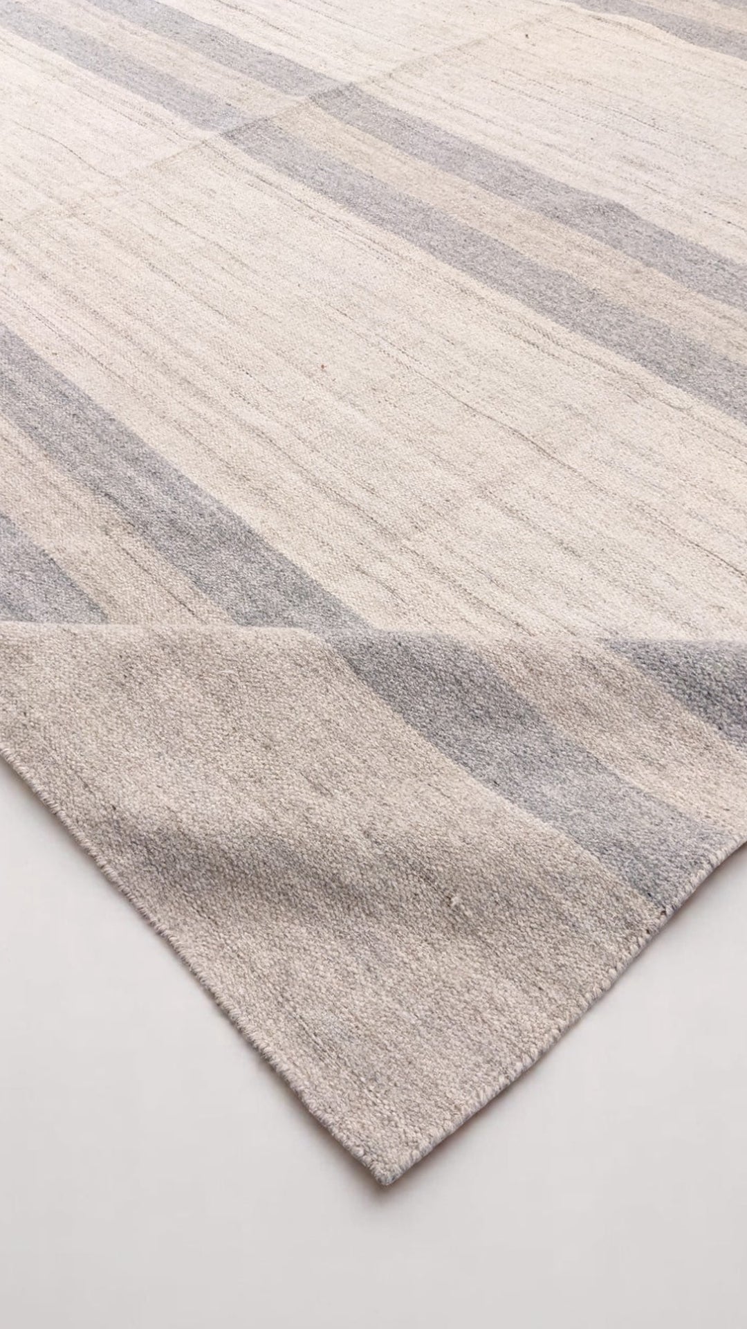 Velour Flatweave Rug - Size: 10.1 x 7.11