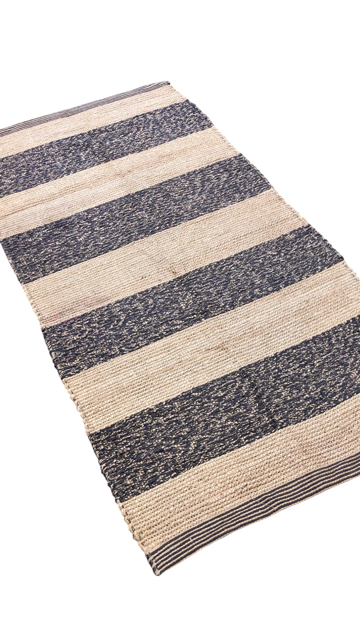 Braided Natural Jute Rug - Size: 5 x 2.8