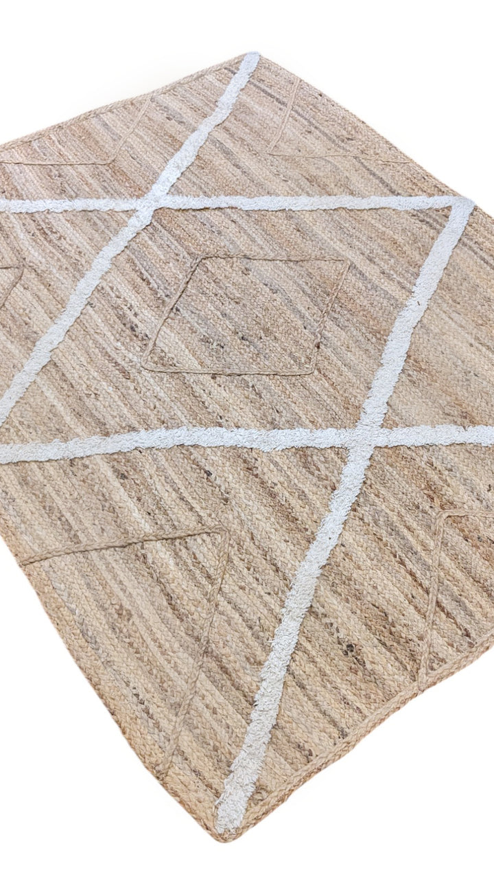 Braided Natural Jute Rug - Size: 5.7 x 4.4