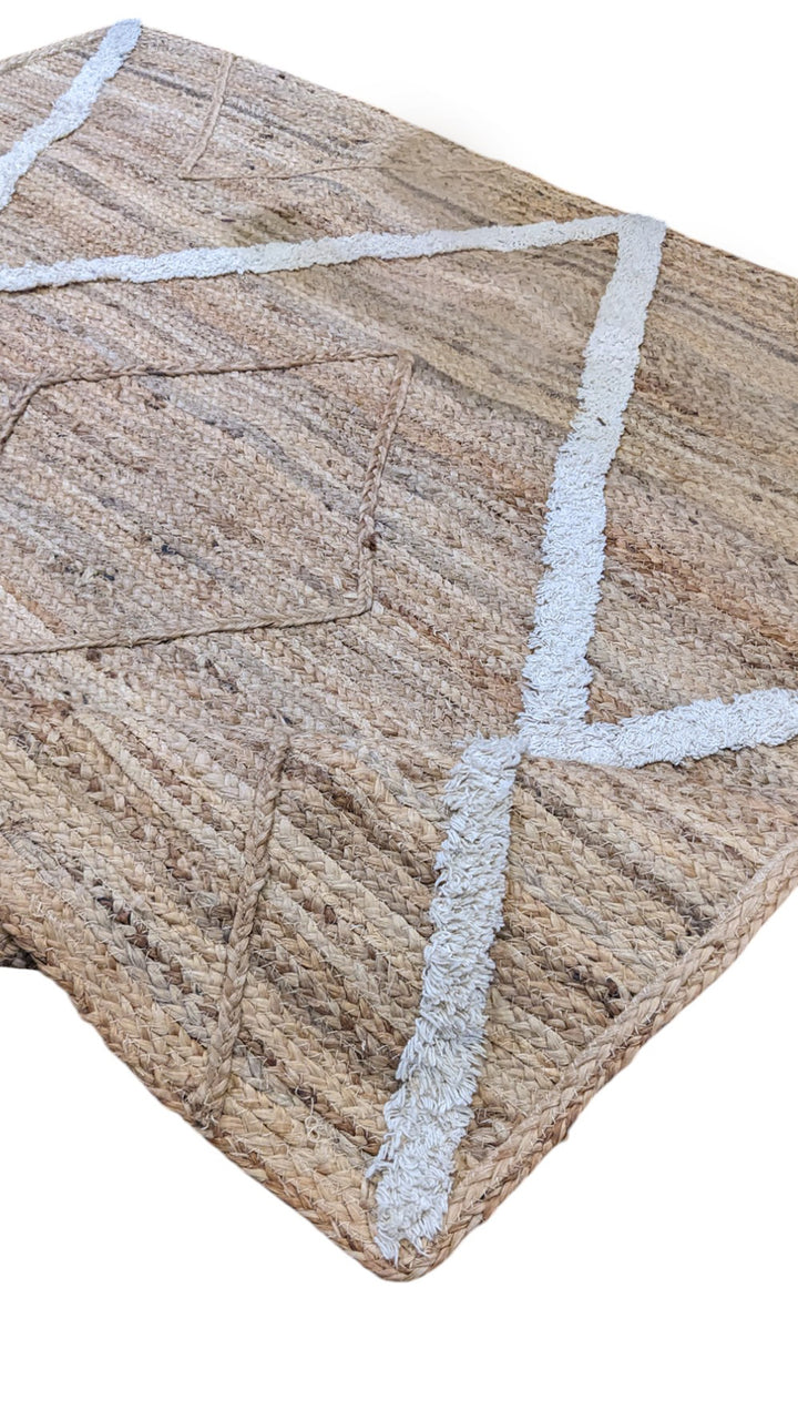 Braided Natural Jute Rug - Size: 5.7 x 4.4