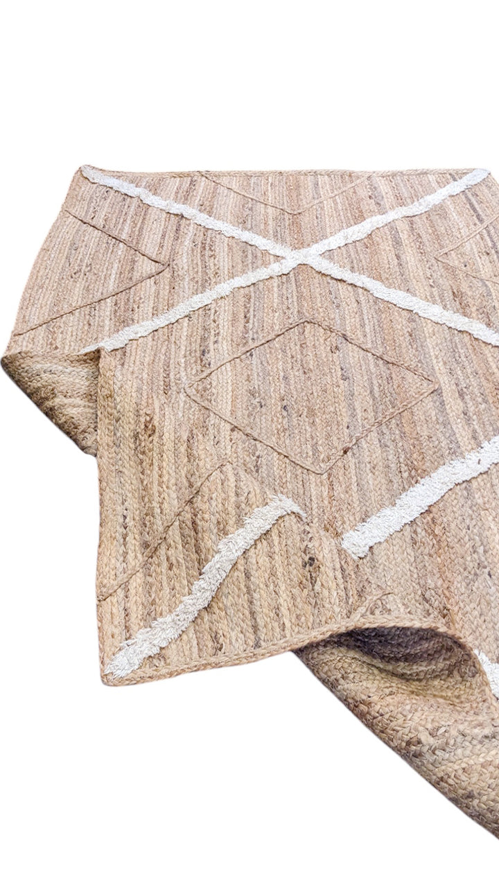 Braided Natural Jute Rug - Size: 5.7 x 4.4