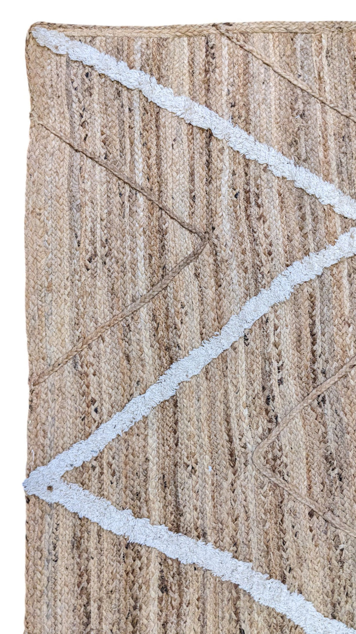 Braided Natural Jute Rug - Size: 5.7 x 4.4