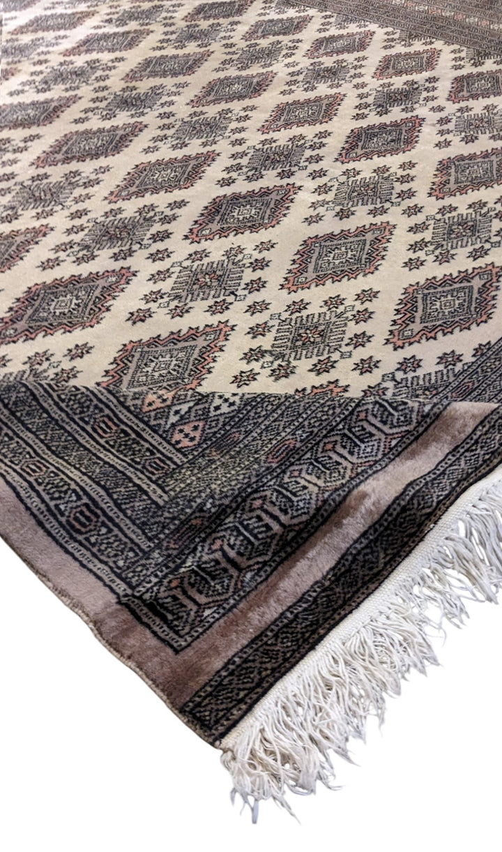 Pakistani Bokhara Rug - Size: 9.5 x 6.8