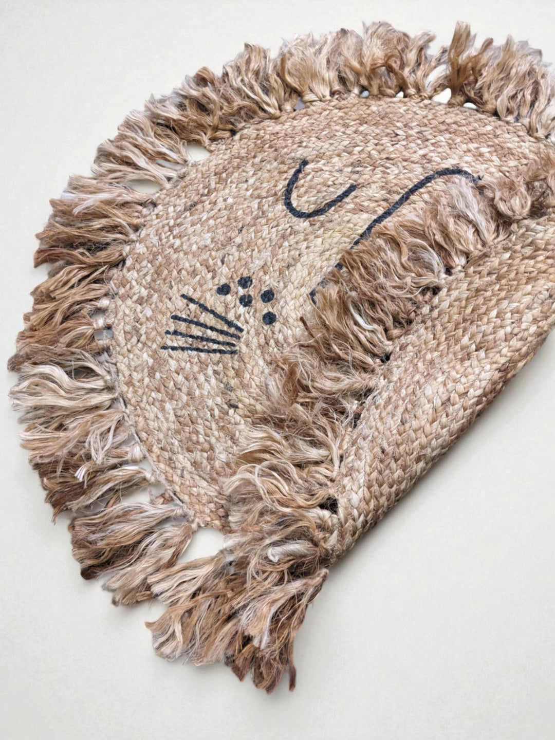 Lion Natural Round Jute Rug - Size: 2.2 x 2.2