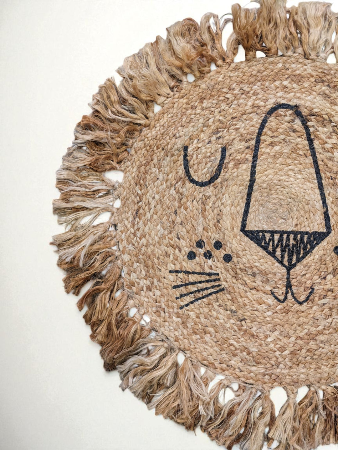Lion Natural Round Jute Rug - Size: 2.2 x 2.2