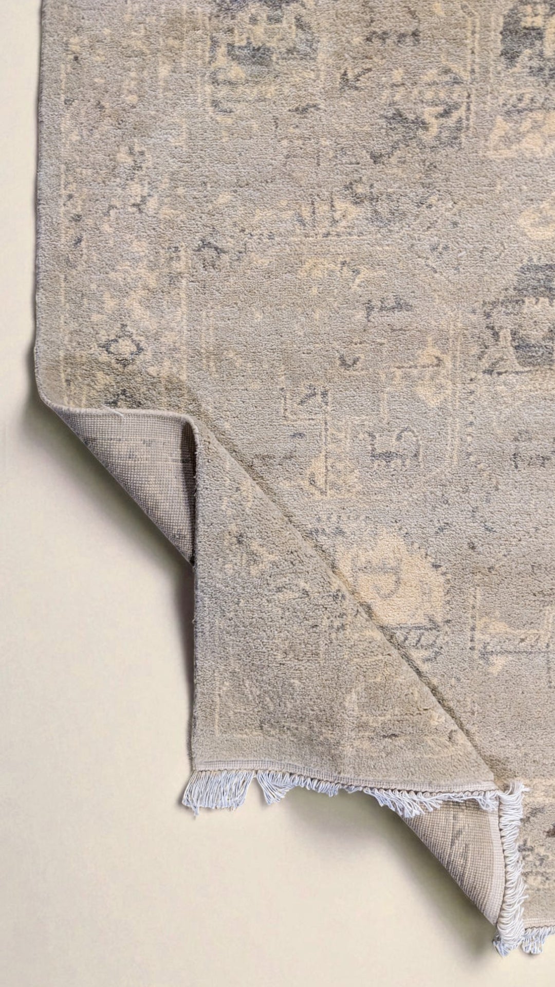 Aura Hand Knotted Rug - Size: 10.1 x 8