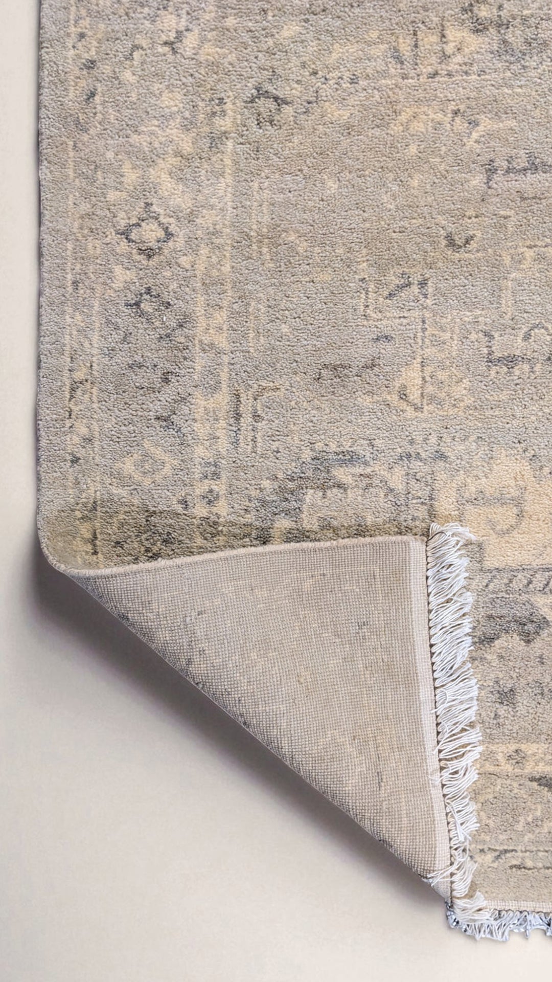 Aura Hand Knotted Rug - Size: 10.1 x 8