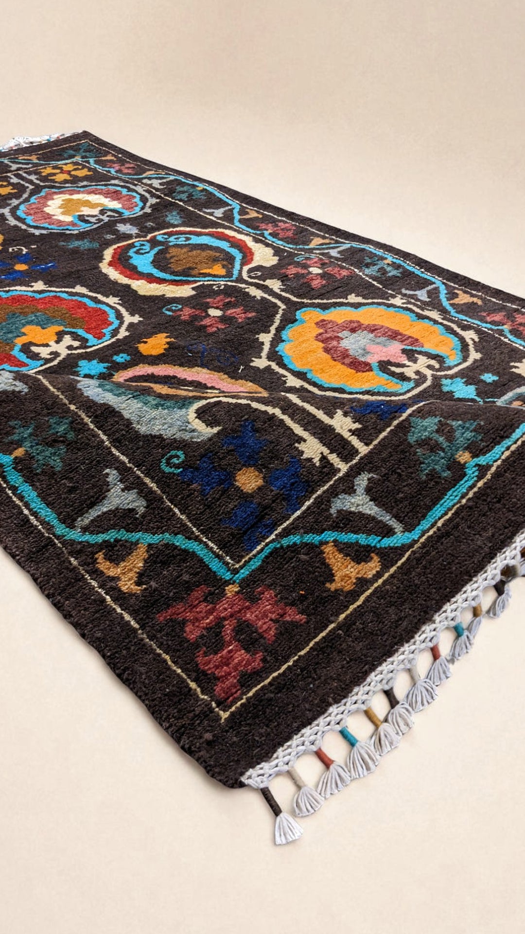 Suzani Modern Chobi Rug - Size: 6.1 x 4