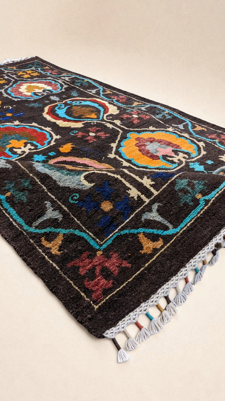 Suzani Modern Chobi Rug - Size: 6.1 x 4