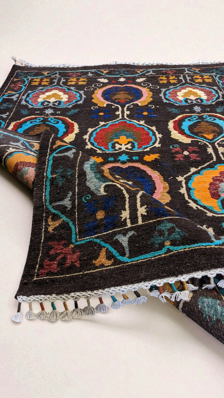 Suzani Modern Chobi Rug - Size: 6.1 x 4