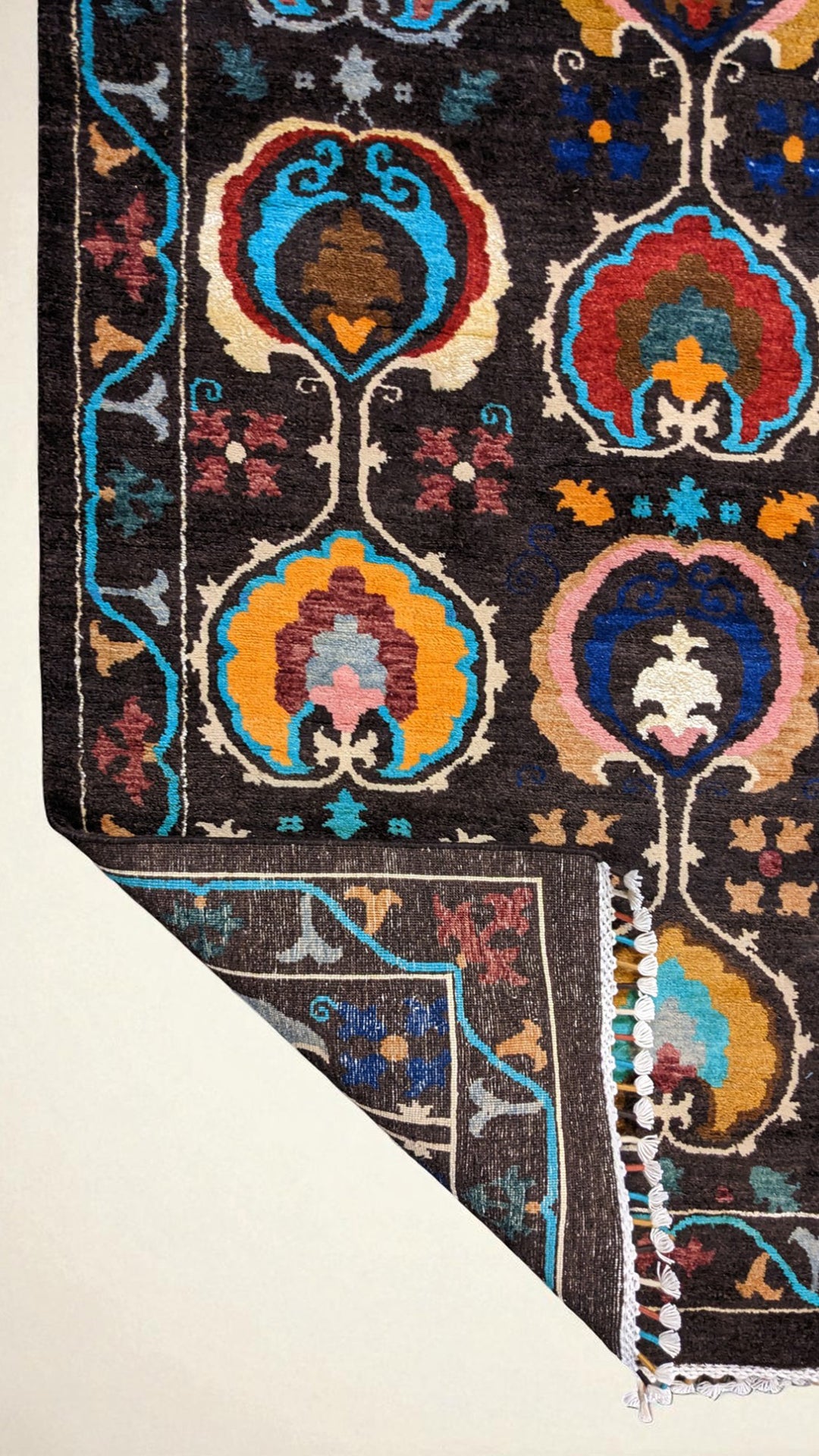 Suzani Modern Chobi Rug - Size: 6.1 x 4