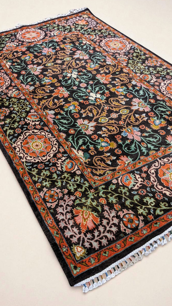 Suzani Oriental Chobi Rug - Size: 9.10 x 6.1