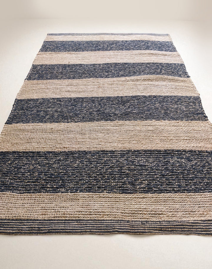 Braided Natural Jute Rug - Size: 5 x 2.8