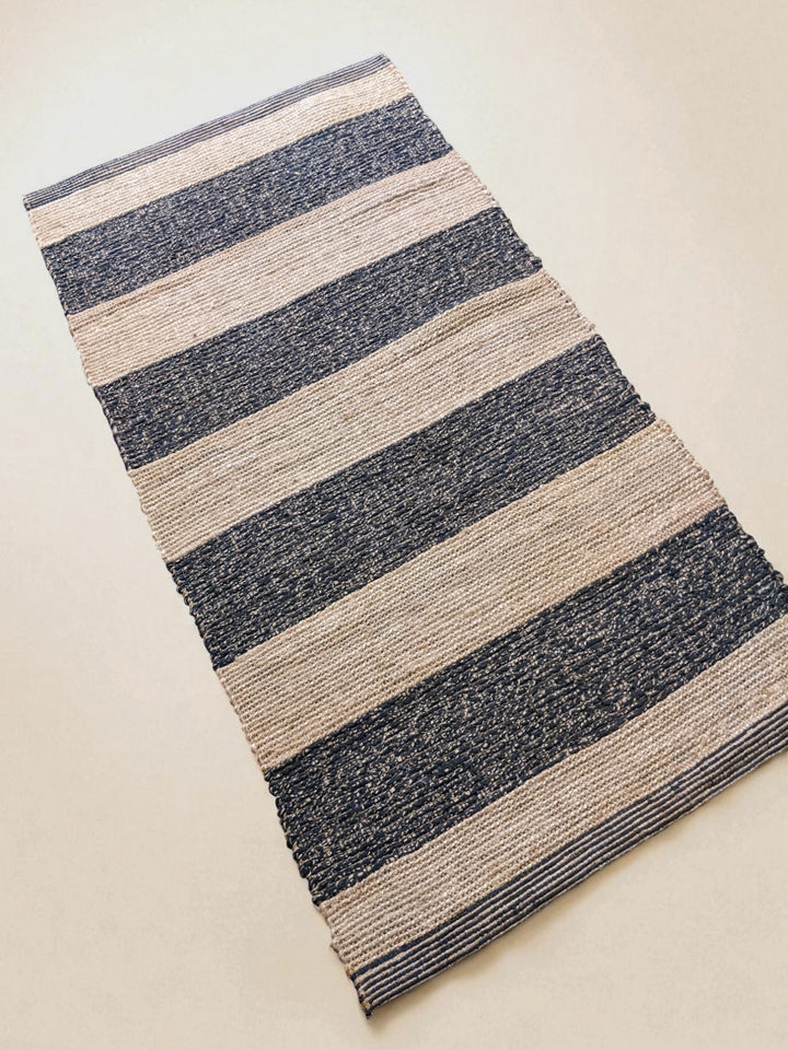 Braided Natural Jute Rug - Size: 5 x 2.8