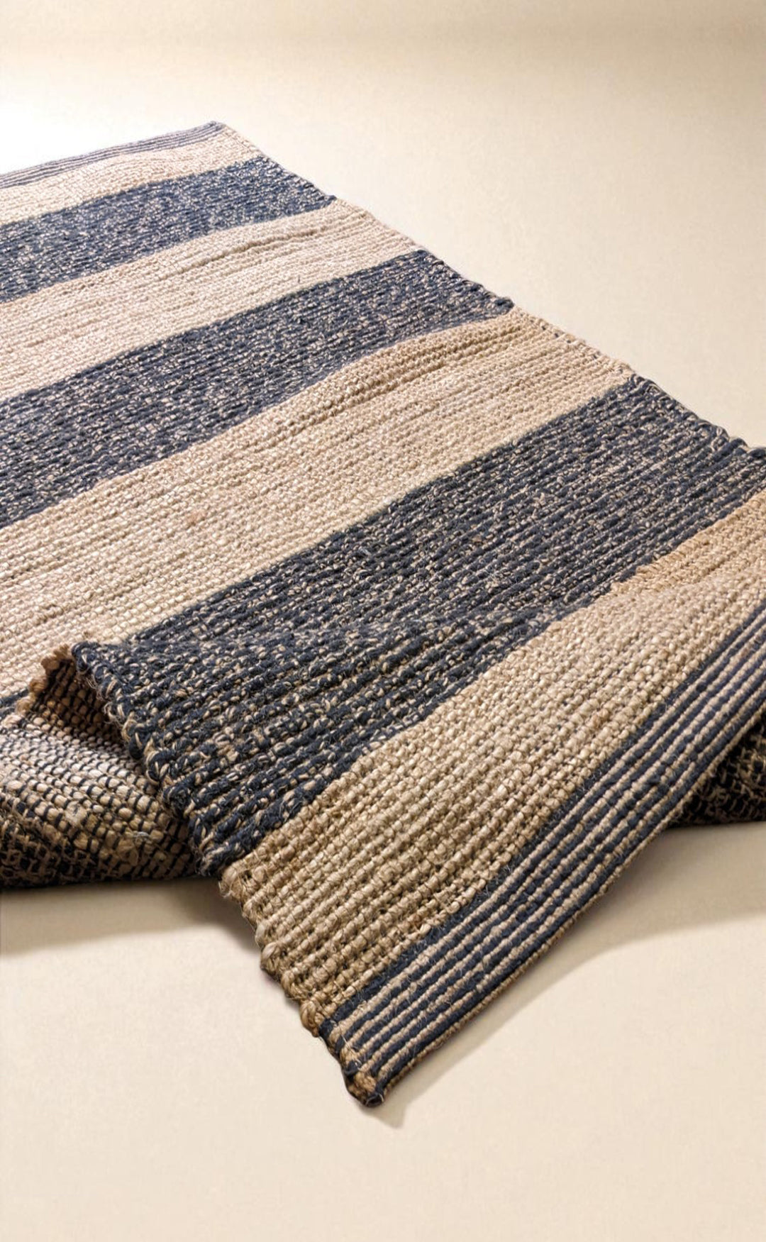 Braided Natural Jute Rug - Size: 5 x 2.8