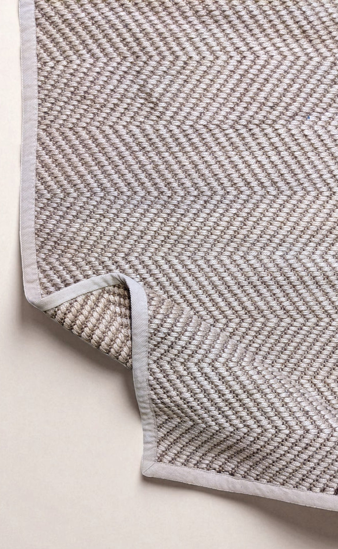Braided Natural Jute Rug - Size: 4.9 x 2.8