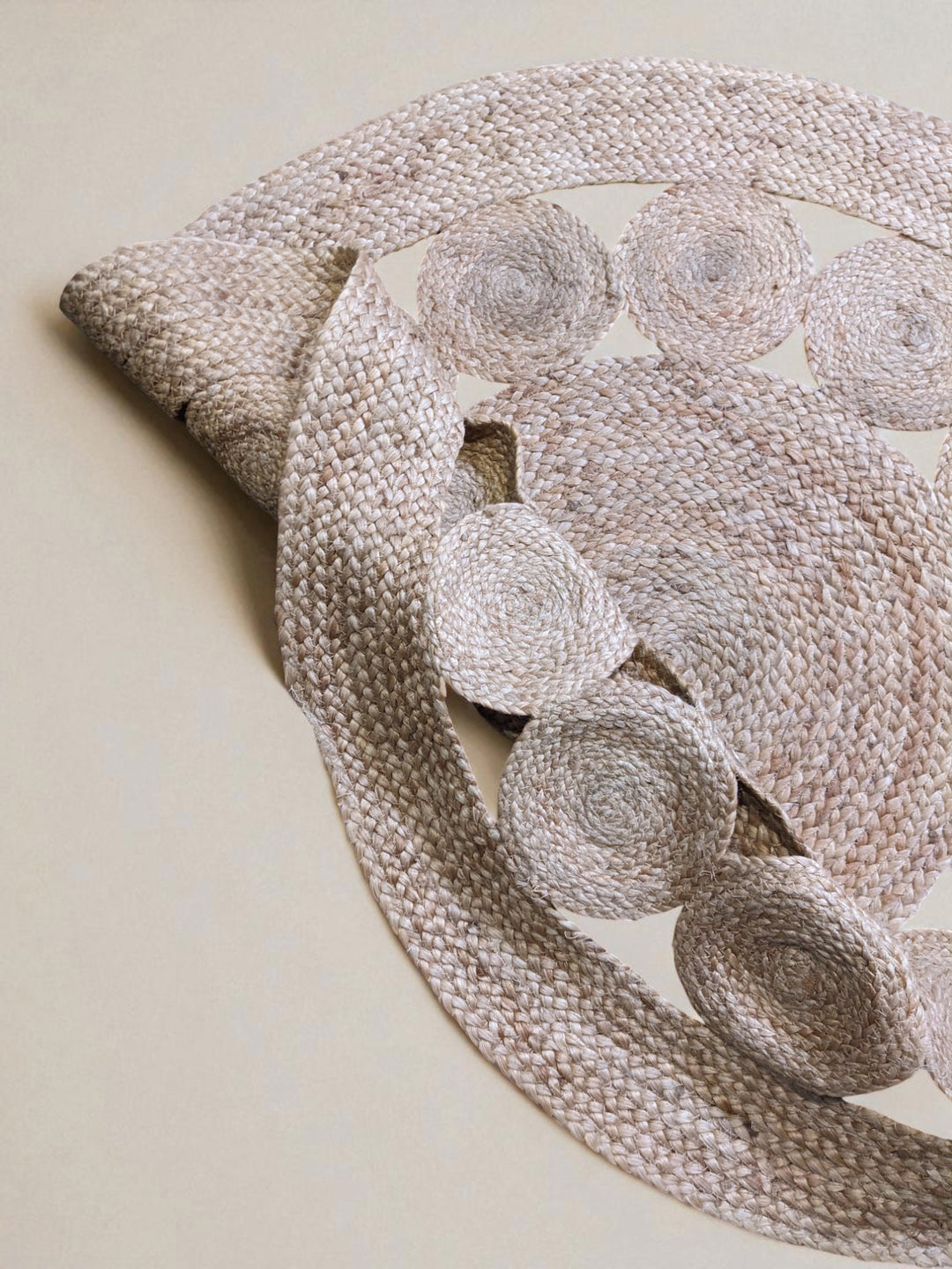 Braided Natural Round Jute Rug - Size: 3.11 x 3.11