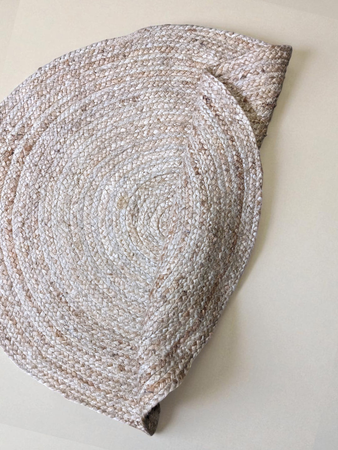 Braided Natural Round Jute Rug - Size: 2.8 x 2.8