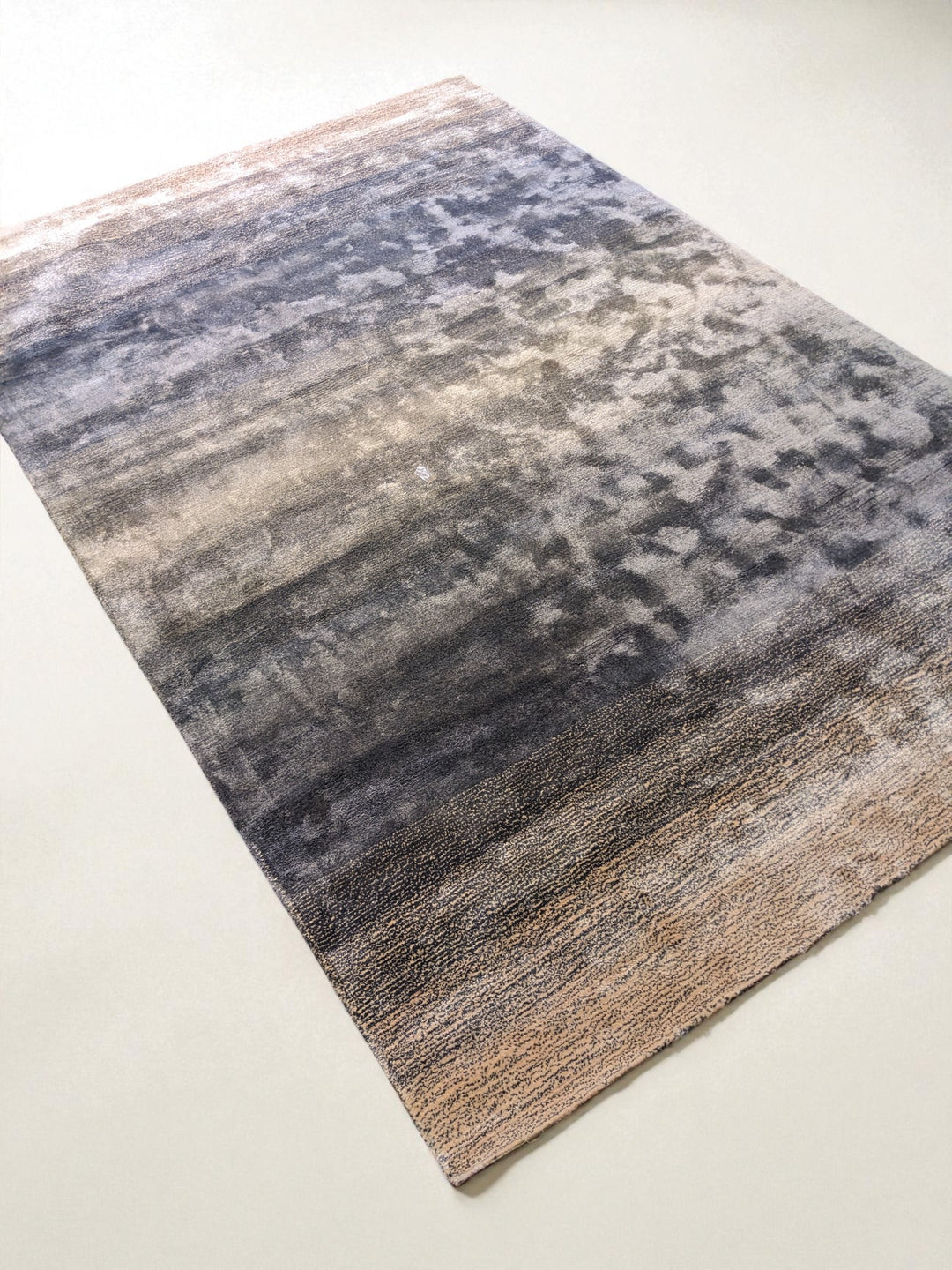 Rava Hand Tufted Rug - Size: 8.10 x 5.11