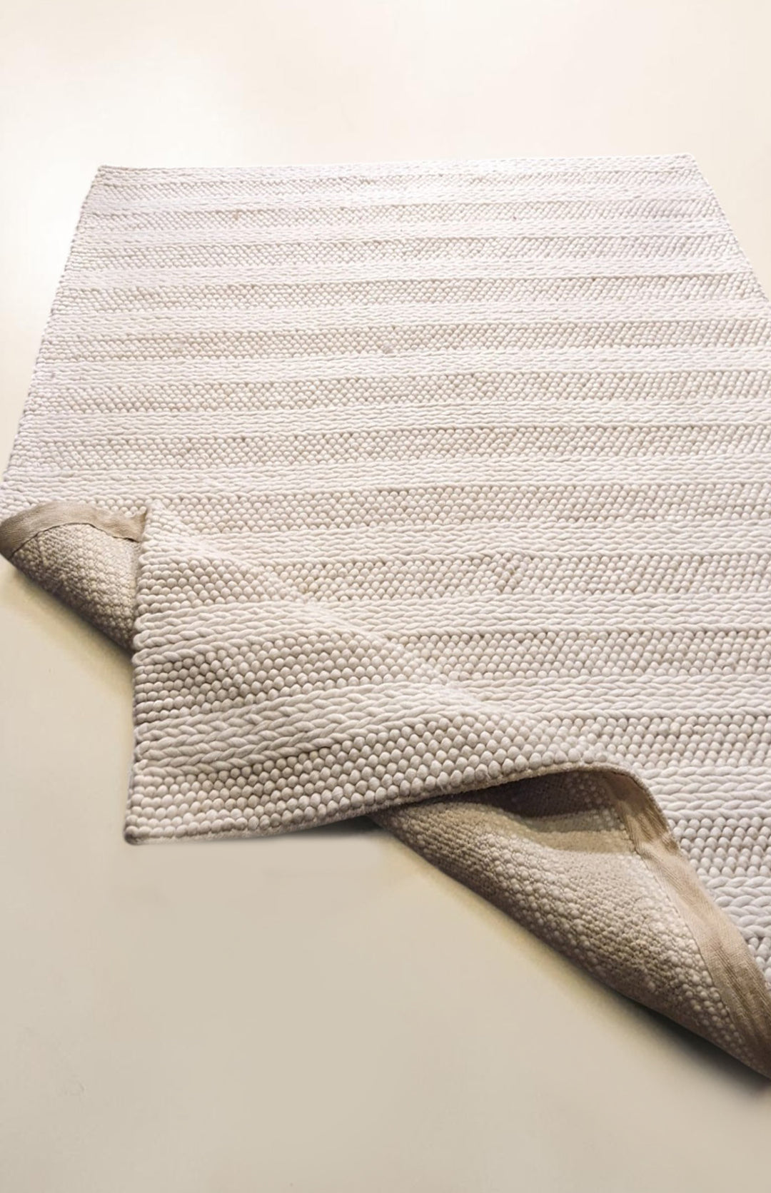 Damro Modern Textured Wool Rug - Size: 7.2 x 4.10