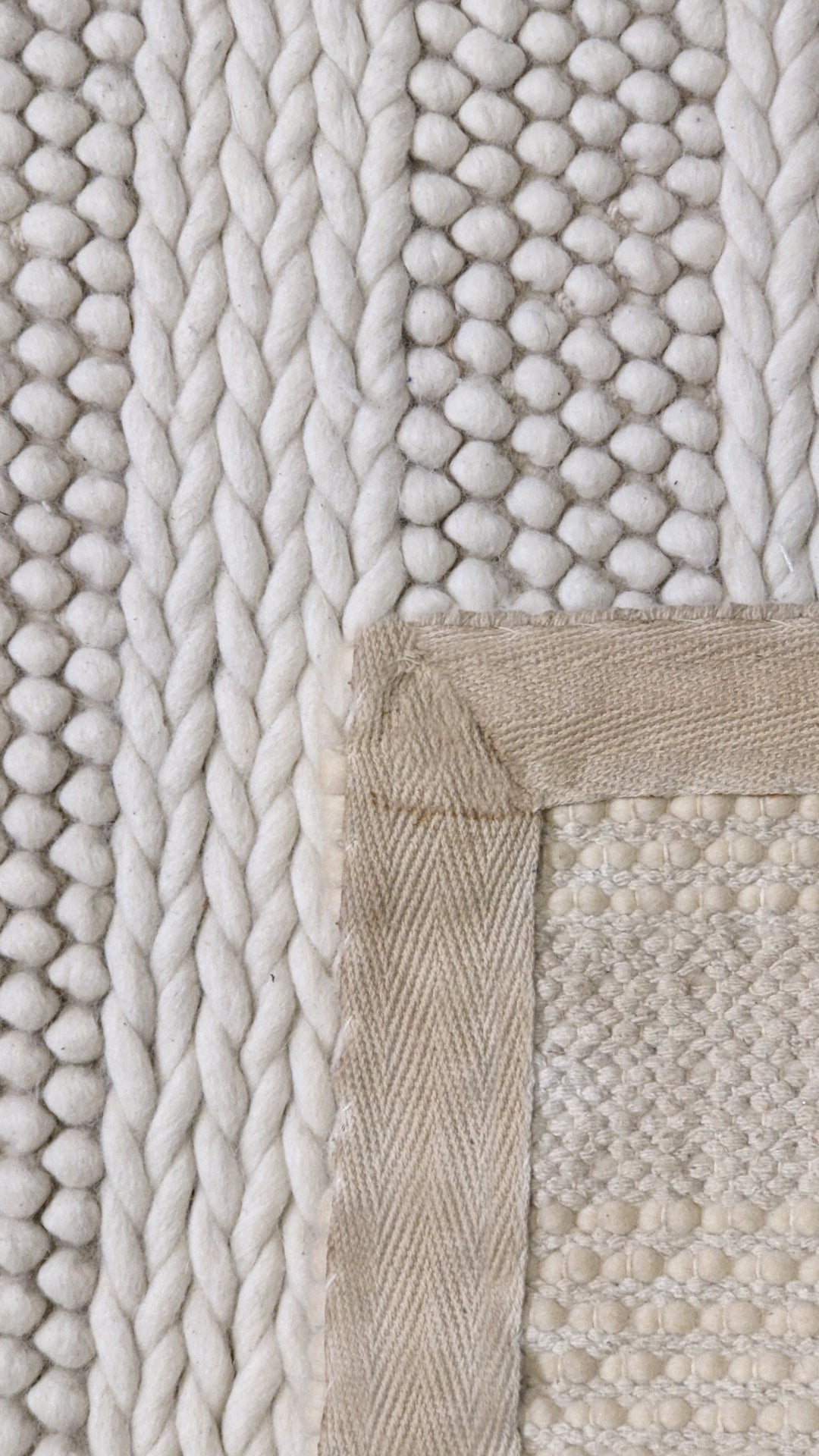 Damro Modern Textured Wool Rug - Size: 7.2 x 4.10