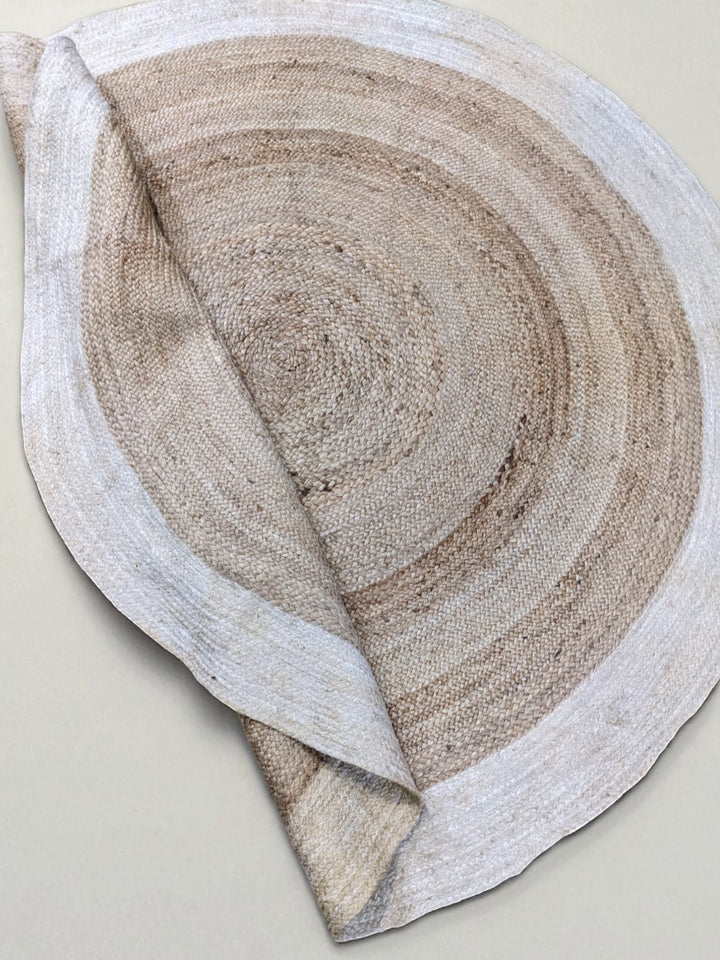 Braided Natural Round Jute Rug - Size: 6.1 x 6.1