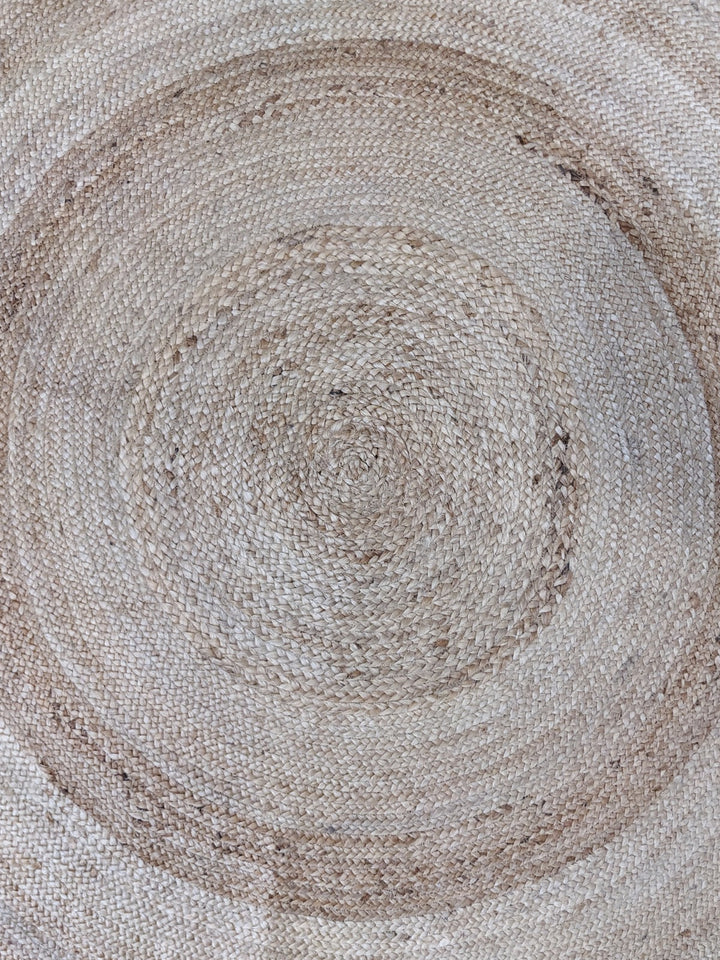 Braided Natural Round Jute Rug - Size: 6.1 x 6.1