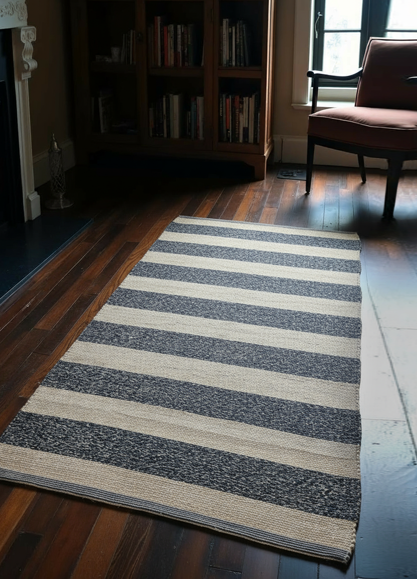 Braided Natural Jute Rug - Size: 5 x 2.8