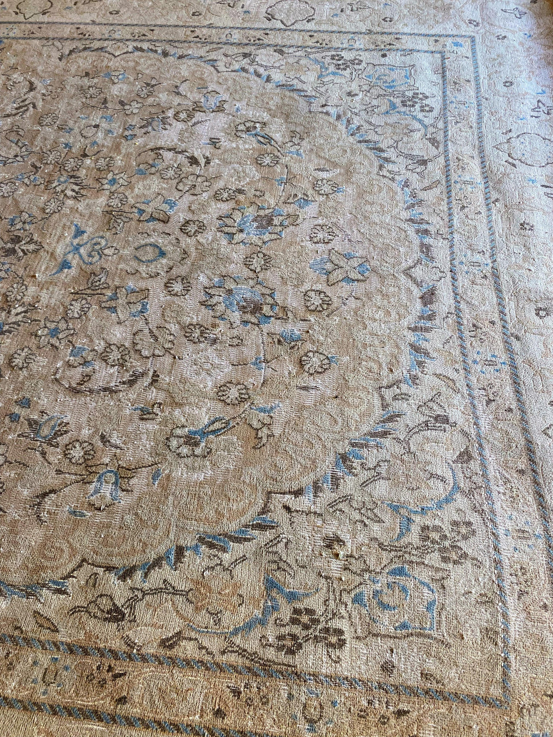 Royal - Size: 9.9 x 5.9 - Imam Carpet Co