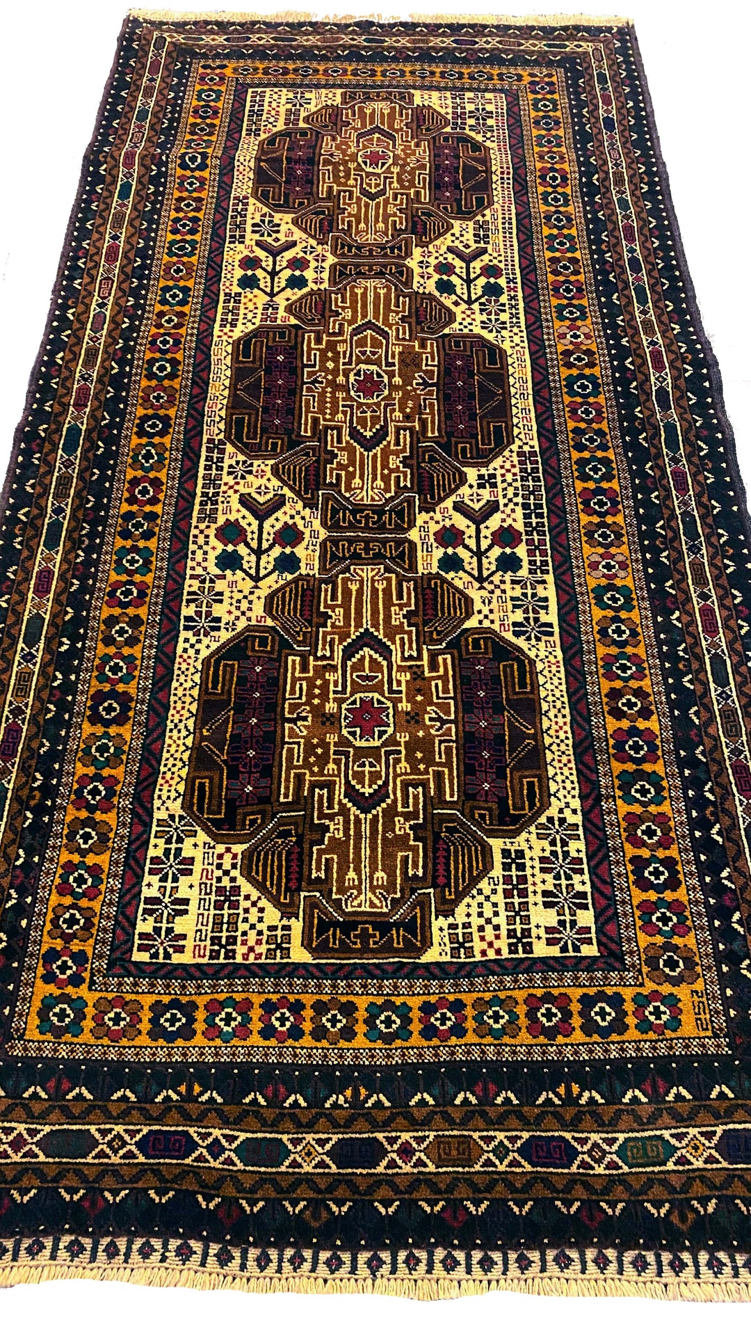 Medalhao - Size: 7.7 x 3.8 - Imam Carpet Co